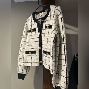 Gorgeous Cozy button front sweater -Size Medium